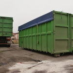 Kontejnery připravené pro odvoz materiálu