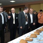 Zleva radní Václav Kroutil, Jaromír Dřízal, náměstek primátorky Jindřich Tauber,hejtman Martin Netolický, náměstkyně hejtmana Jana Pernicová